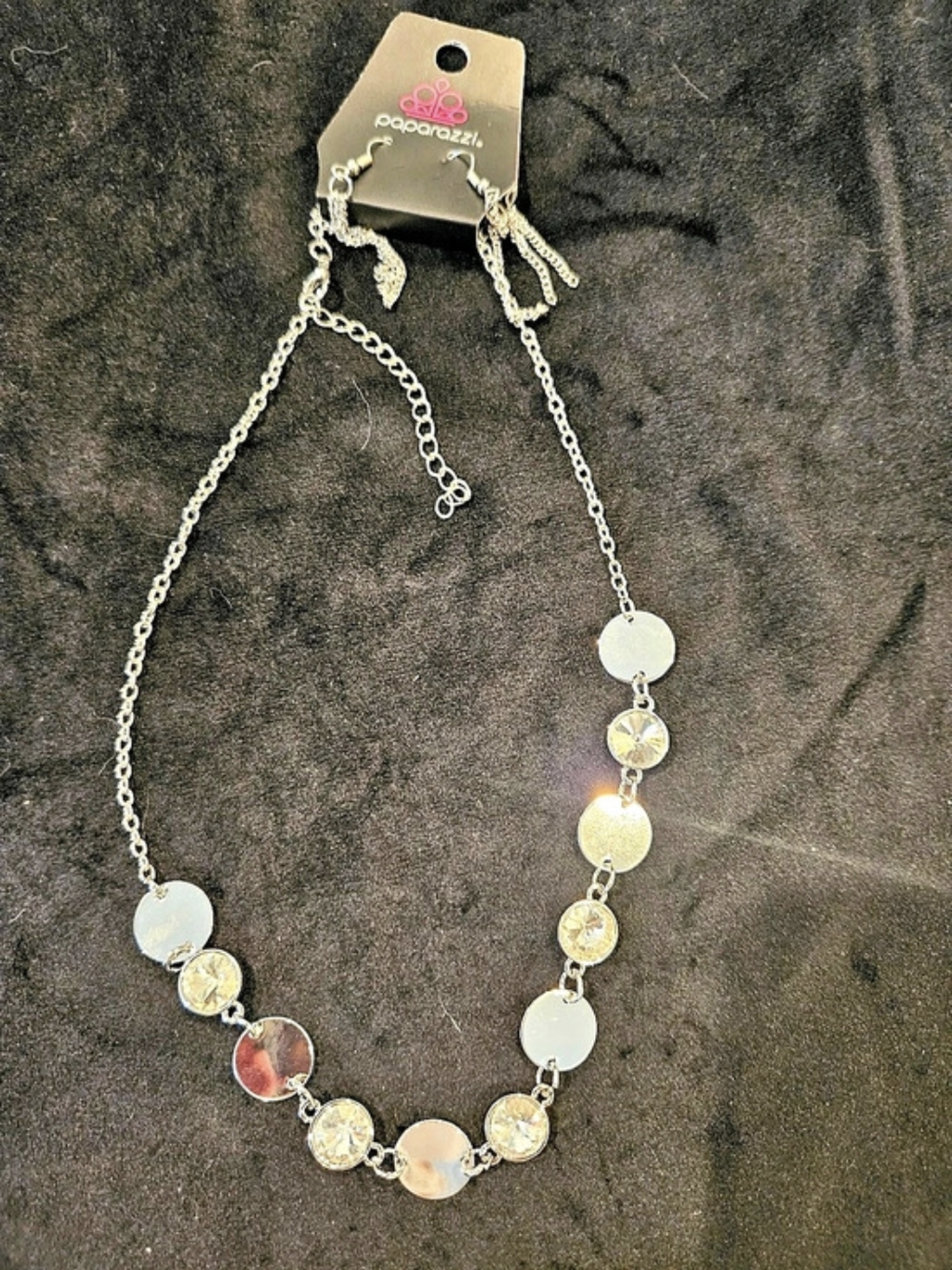 Paparazzi Necklace in Silver Witj Crystal Accents NWT